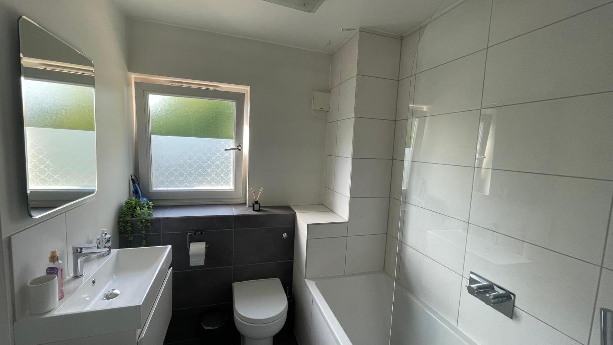 Cosy Flat For 4, Family Friendly, Private Parking, Close To Leilighet *