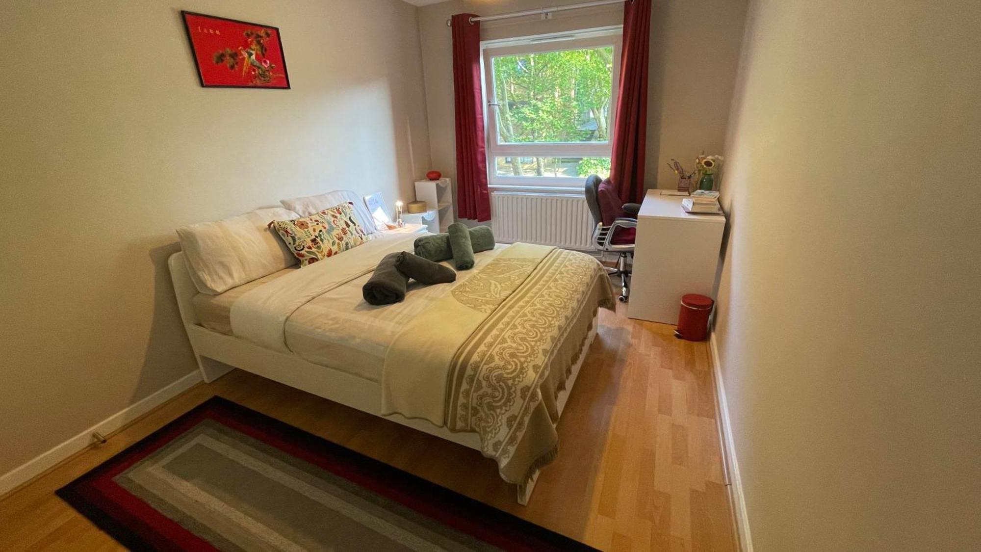 Cosy Flat For 4, Family Friendly, Private Parking, Close To Londres