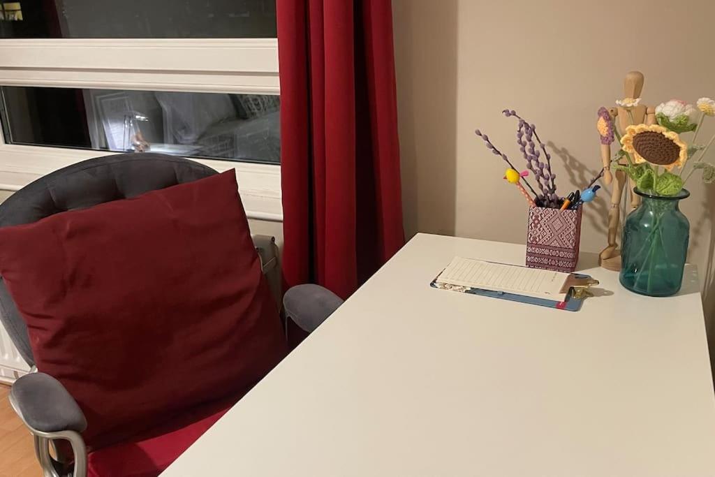 Cosy Flat For 4, Family Friendly, Private Parking, Close To Apartamento *