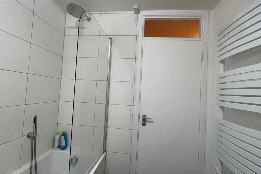 Cosy Flat For 4, Family Friendly, Private Parking, Close To Apartamento Londres