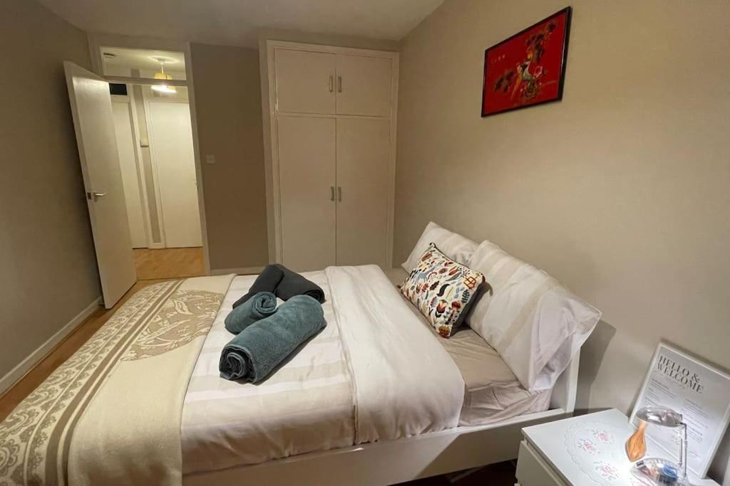 Apartamento Cosy Flat For 4, Family Friendly, Private Parking, Close To *