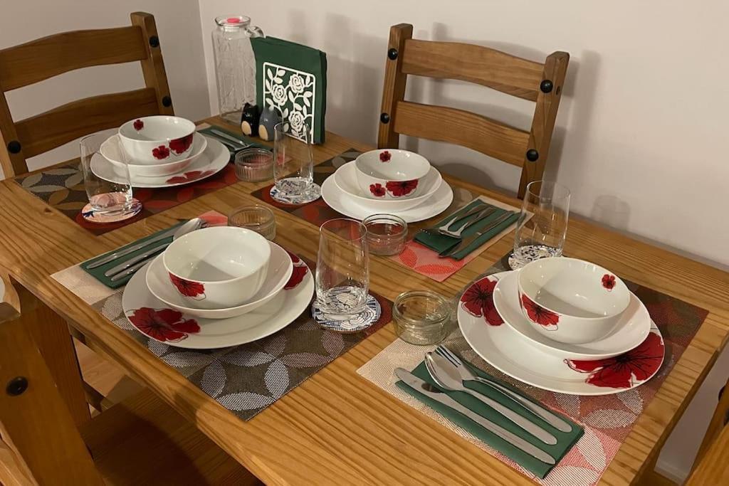 Cosy Flat For 4, Family Friendly, Private Parking, Close To London