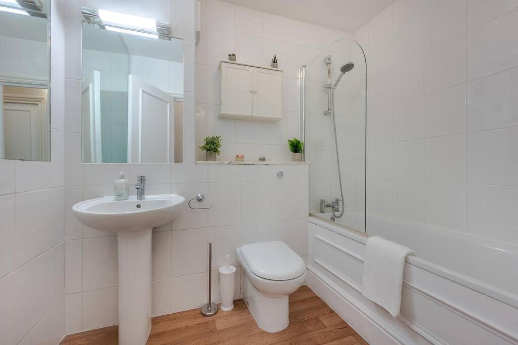 Cosy 2 Bed In Kensington Olympia * London