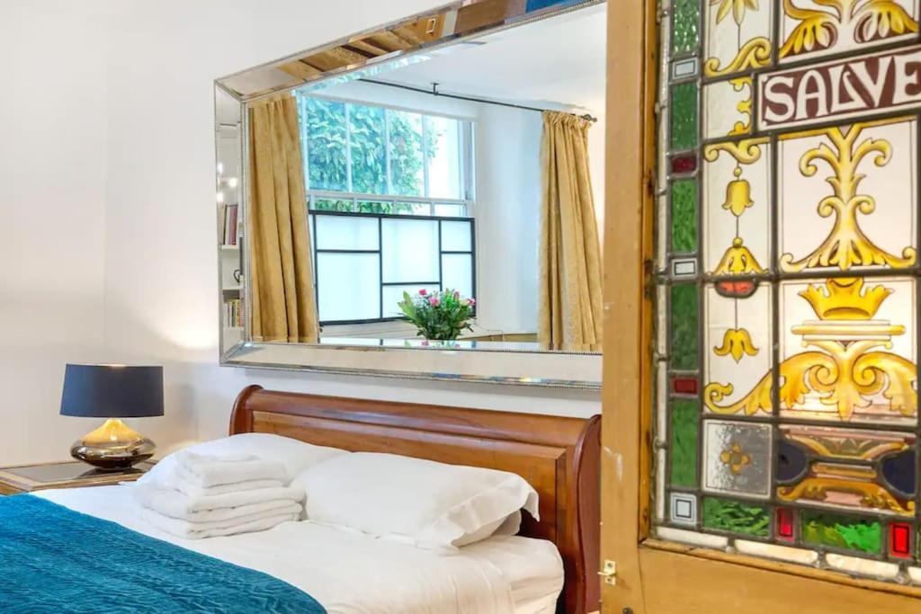 Eclectic Family In The Heart Of Notting Hill Apartment *