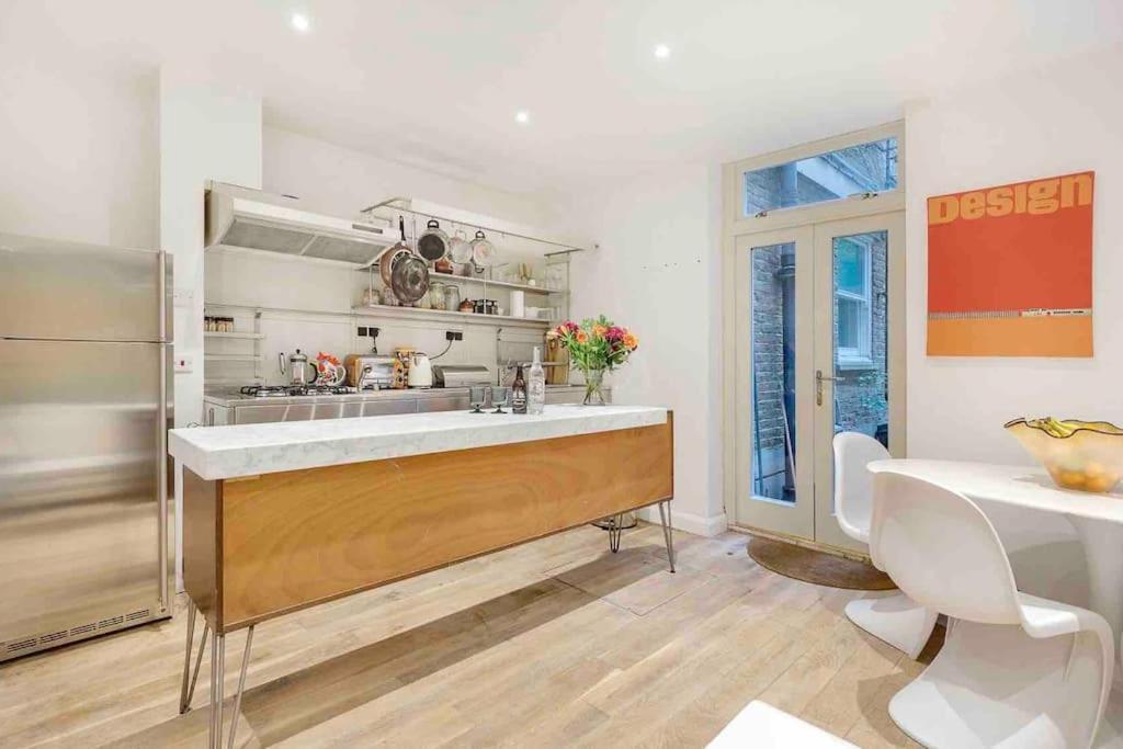 Eclectic Family In The Heart Of Notting Hill Apartment *