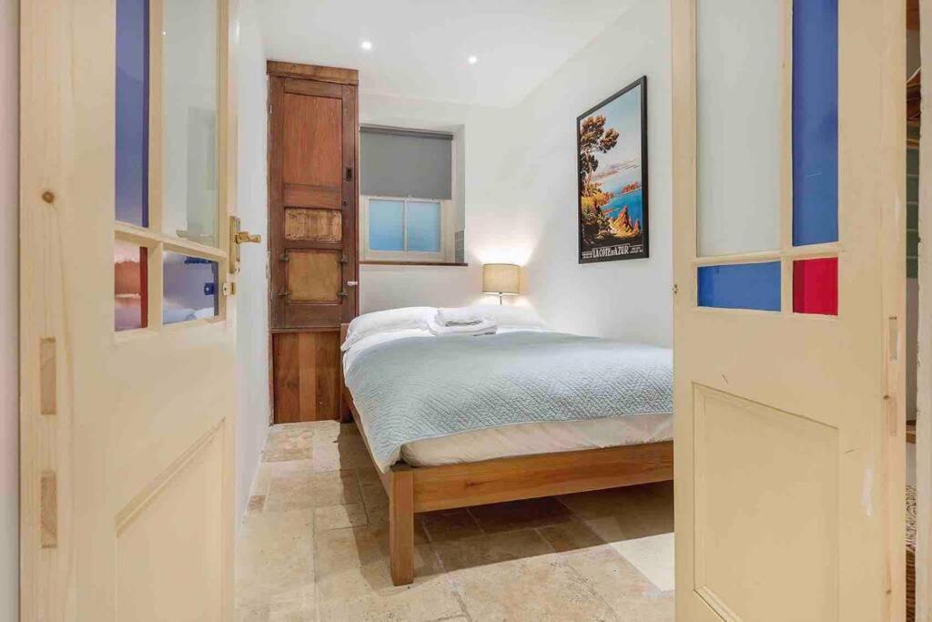 Eclectic Family In The Heart Of Notting Hill