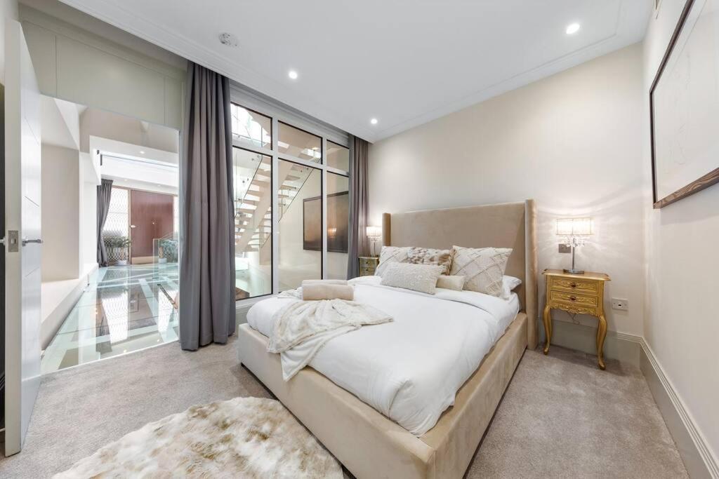 Park Lane Palace- Luxury Sleeps 10 *