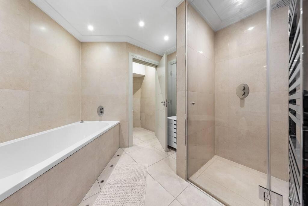Park Lane Palace- Luxury Sleeps 10 Apartment London