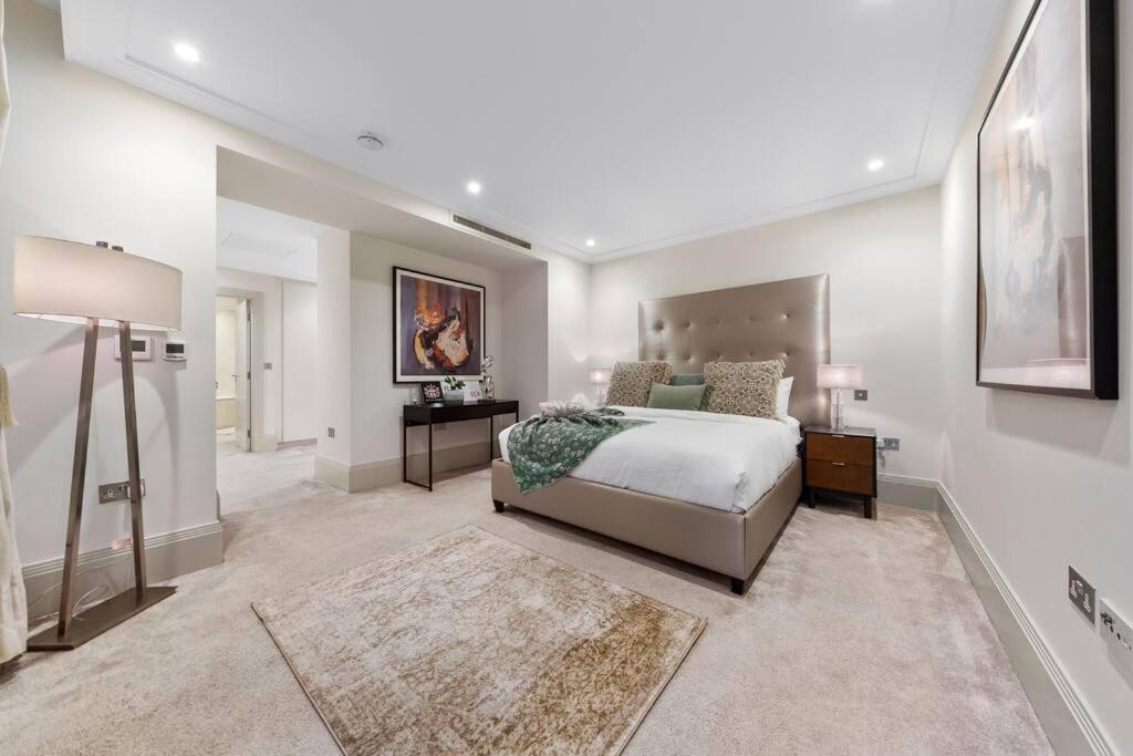 Park Lane Palace- Luxury Sleeps 10 *