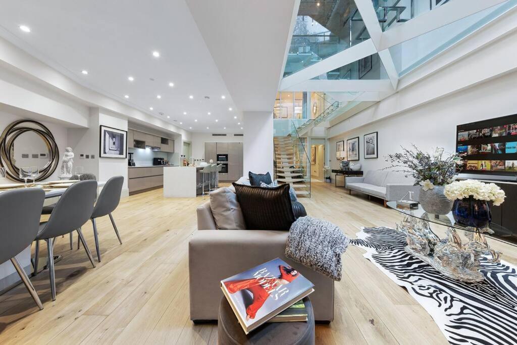 Park Lane Palace- Luxury Sleeps 10 Apartment *