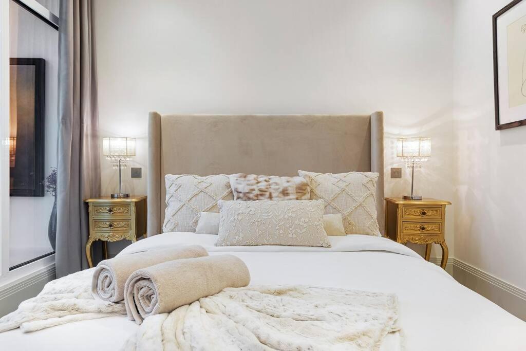 Park Lane Palace- Luxury Sleeps 10 *