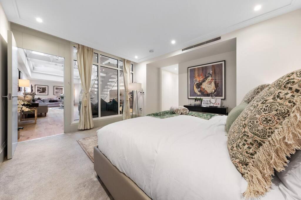 Park Lane Palace- Luxury Sleeps 10 *