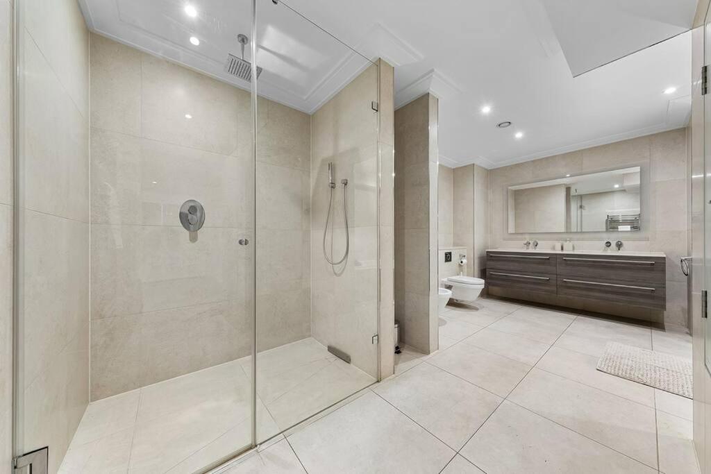 Park Lane Palace- Luxury Sleeps 10 Apartment London