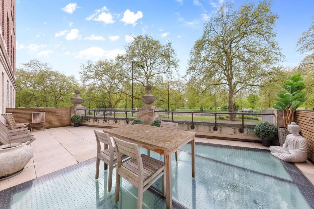 Apartment Park Lane Palace- Luxury Sleeps 10 London