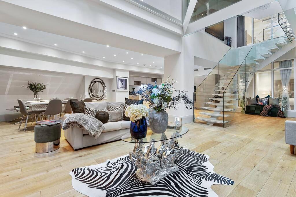 Park Lane Palace- Luxury Sleeps 10 Apartment *