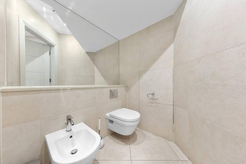 Park Lane Palace- Luxury Sleeps 10 *