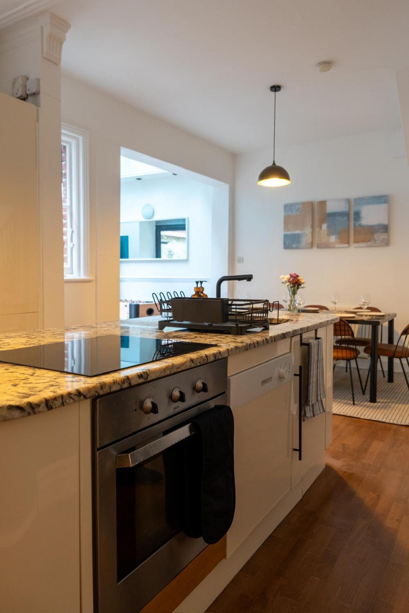 Chiswick 4 Bed Victorian Townhouse Minutes To Tube *