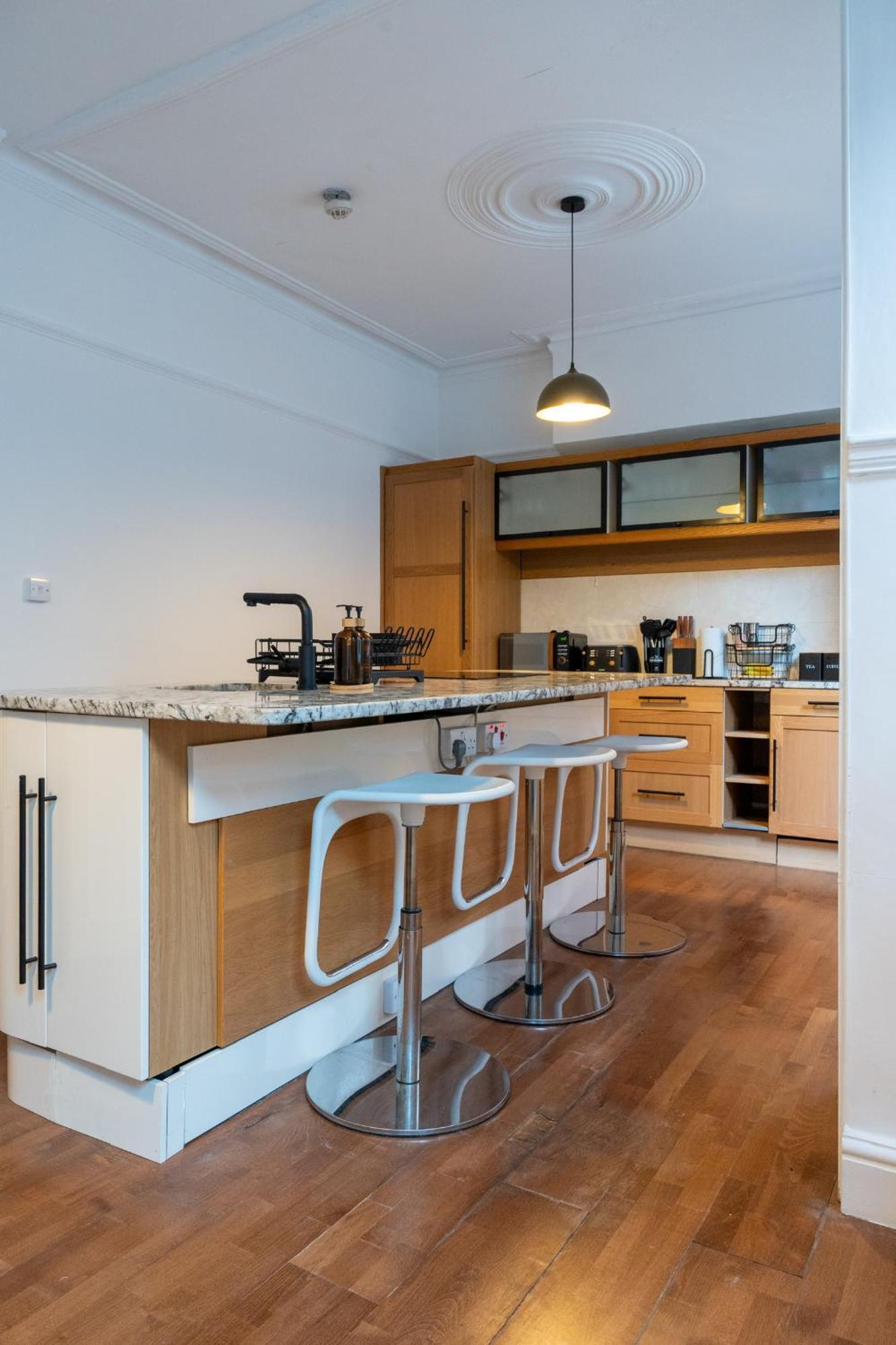 Chiswick 4 Bed Victorian Townhouse Minutes To Tube Apartment