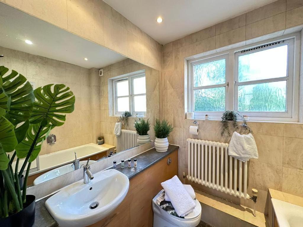 Comfortable Family London