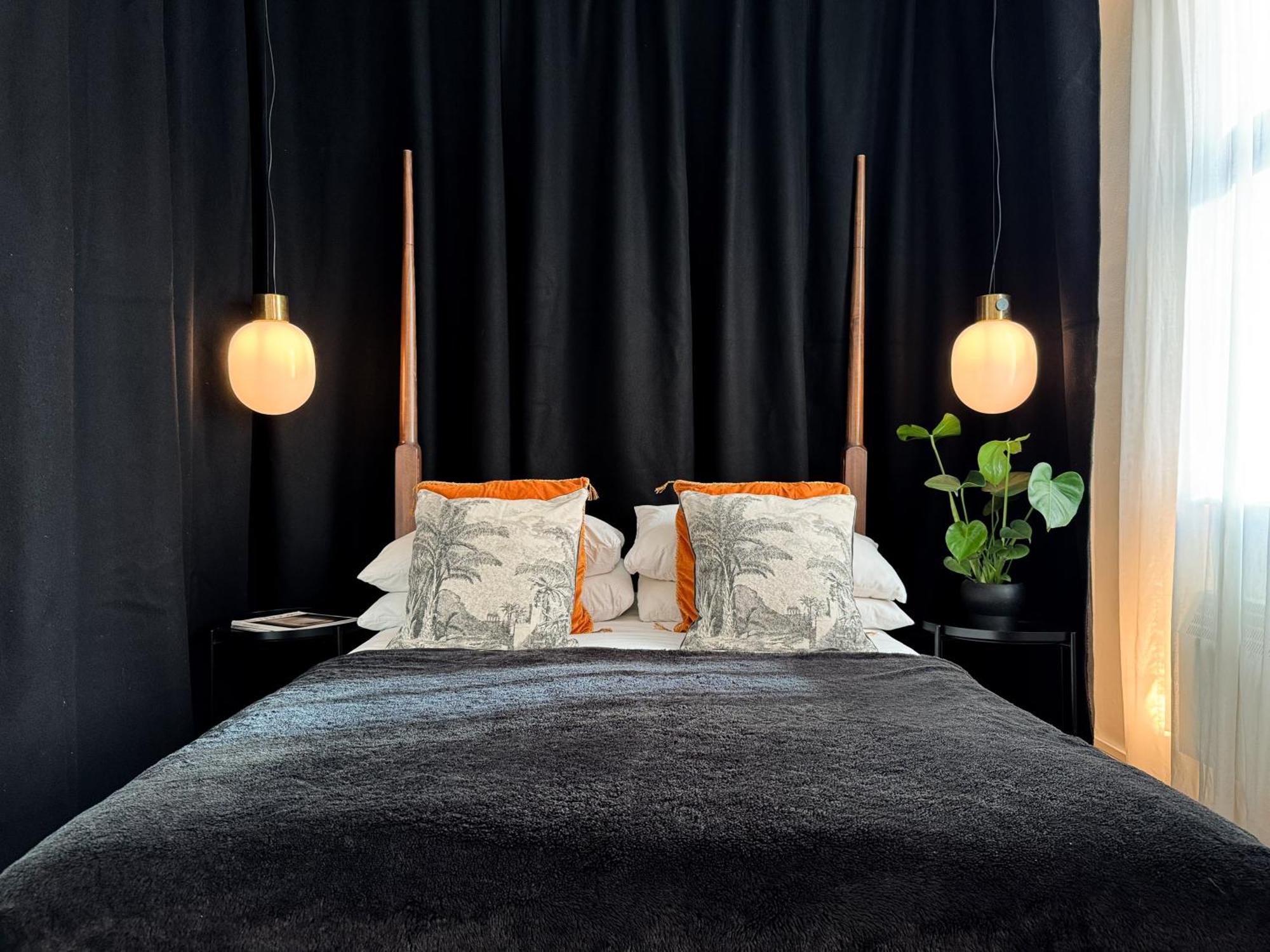 Appartement Tranquil Oasis W 100inch Cinema & Hammock, By The Design Traveller *