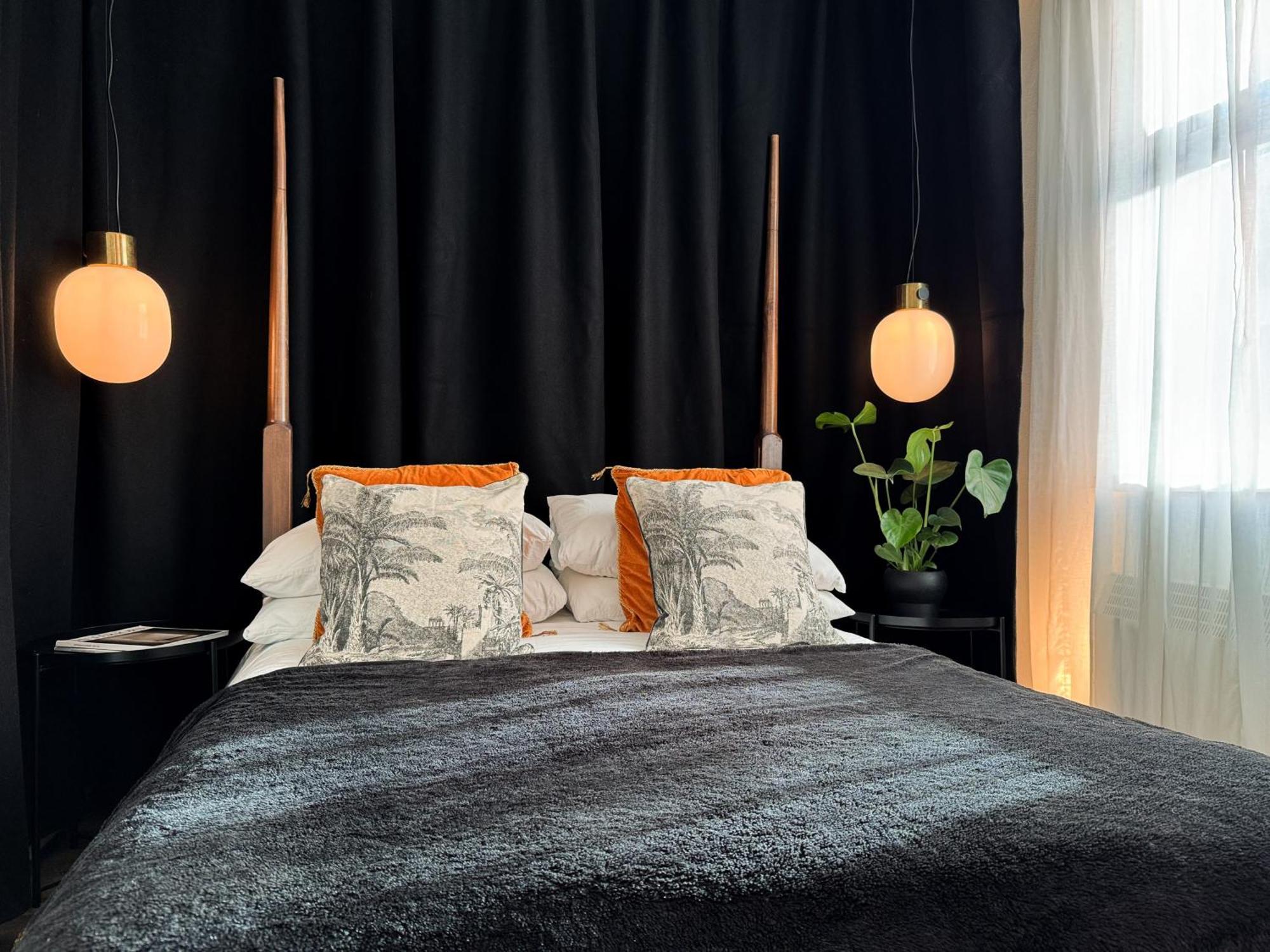Appartement Tranquil Oasis W 100inch Cinema & Hammock, By The Design Traveller *