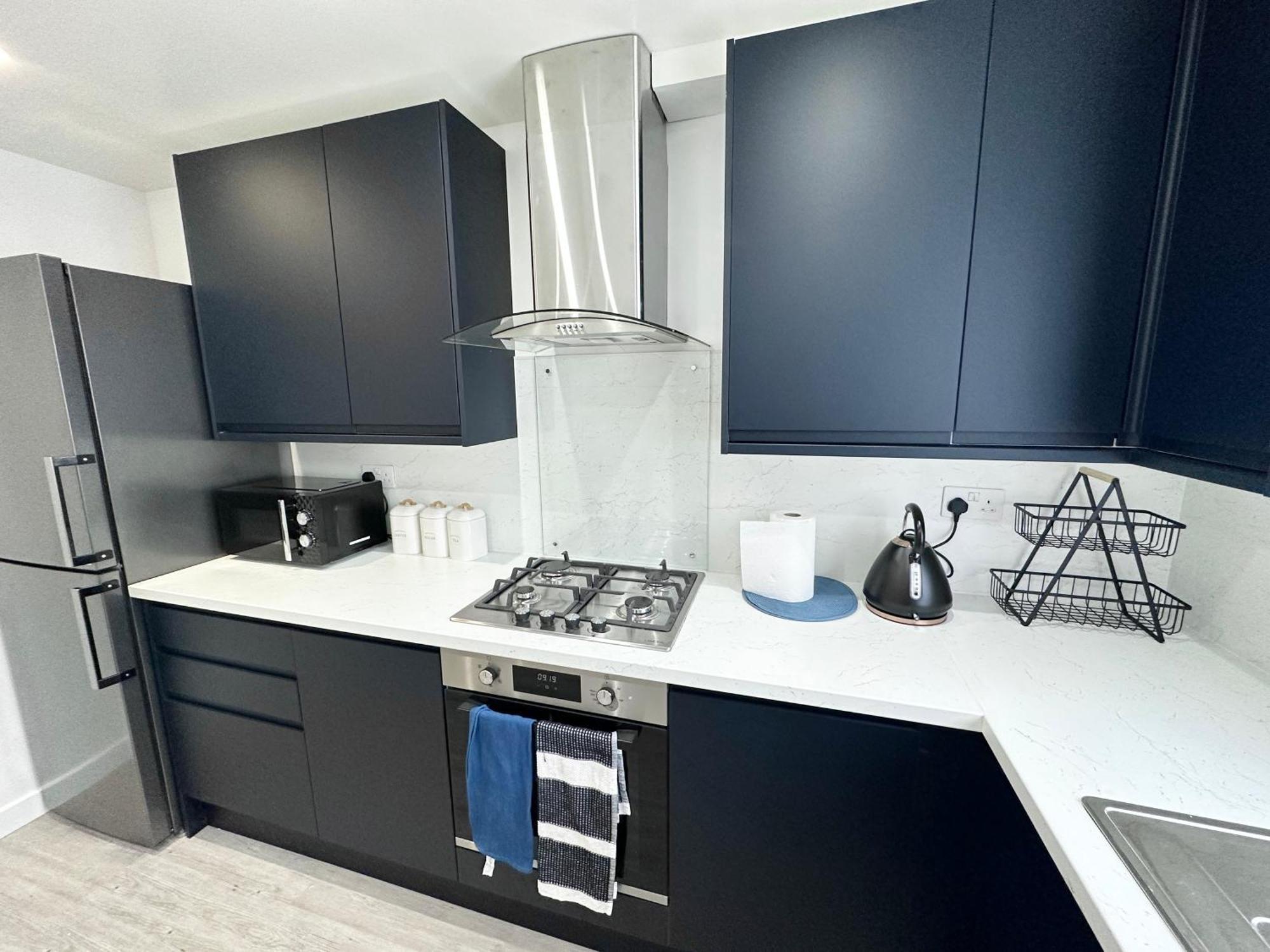 Newly Renovated Bedrooms Near Train And Bus Station Apartamento Londres