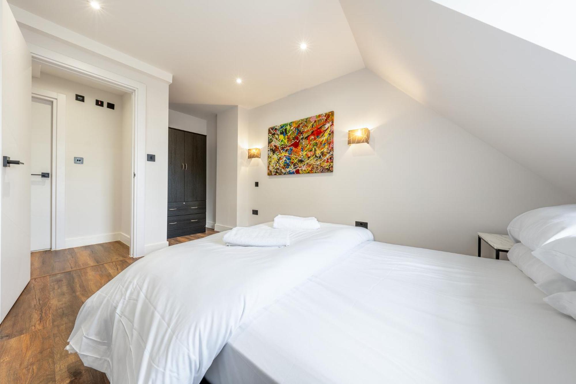 7 - West Brand New Loft Apartment London