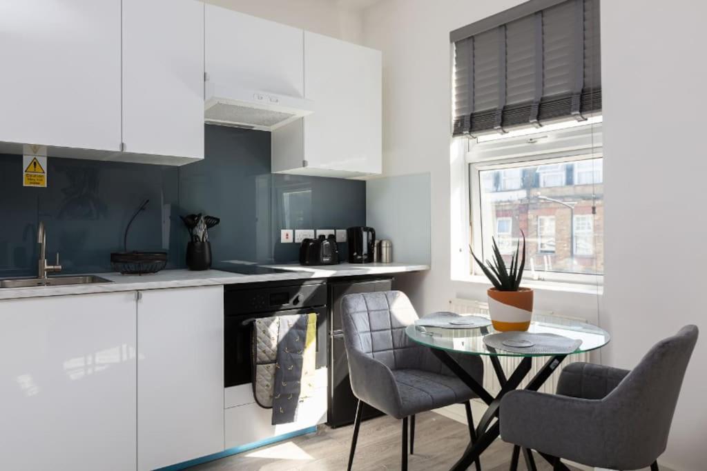Apt, 8 Min Walk From Tube 3 Apartment