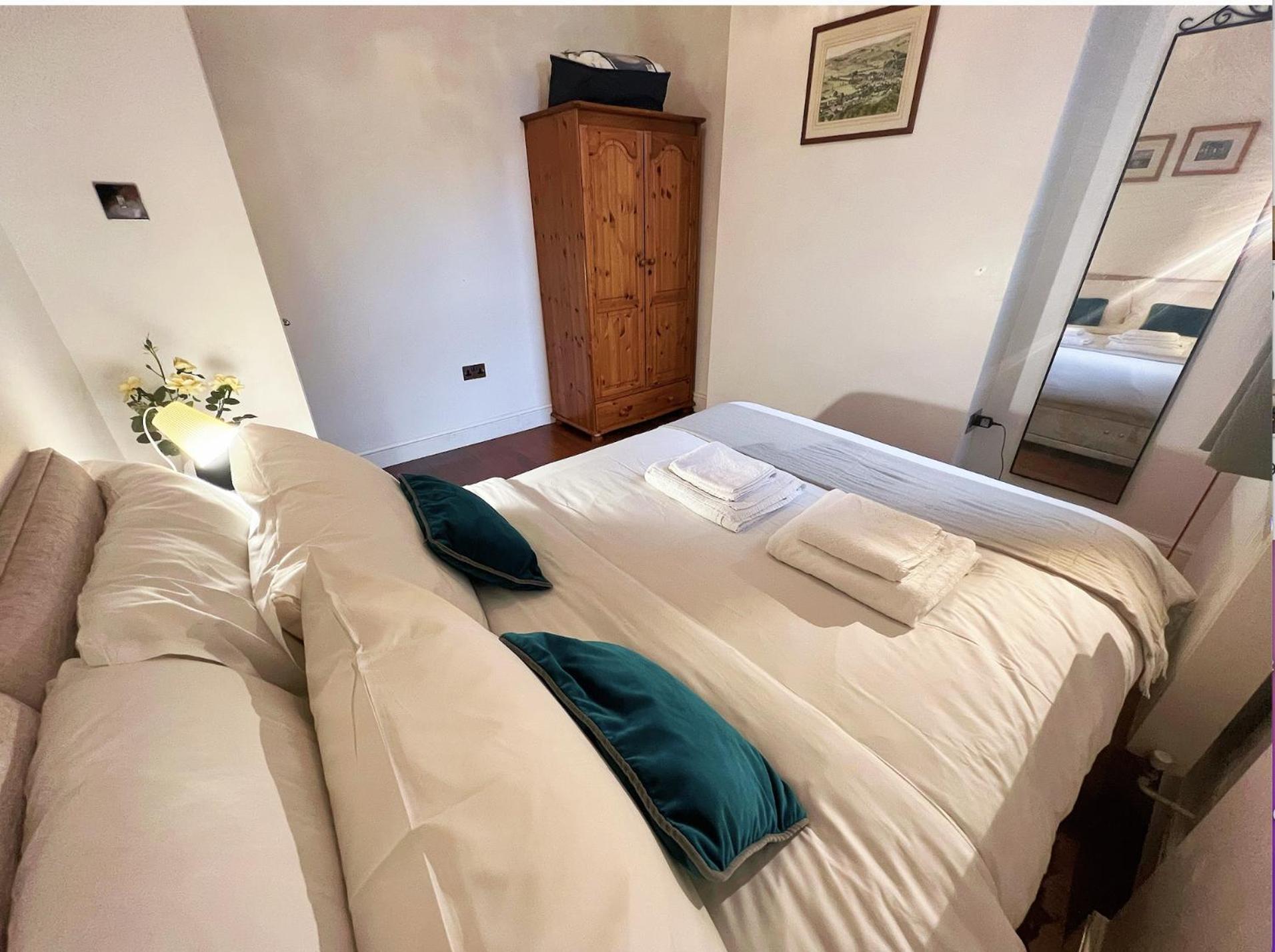 Lovely 2 Bedroom Garden Flat In Leilighet