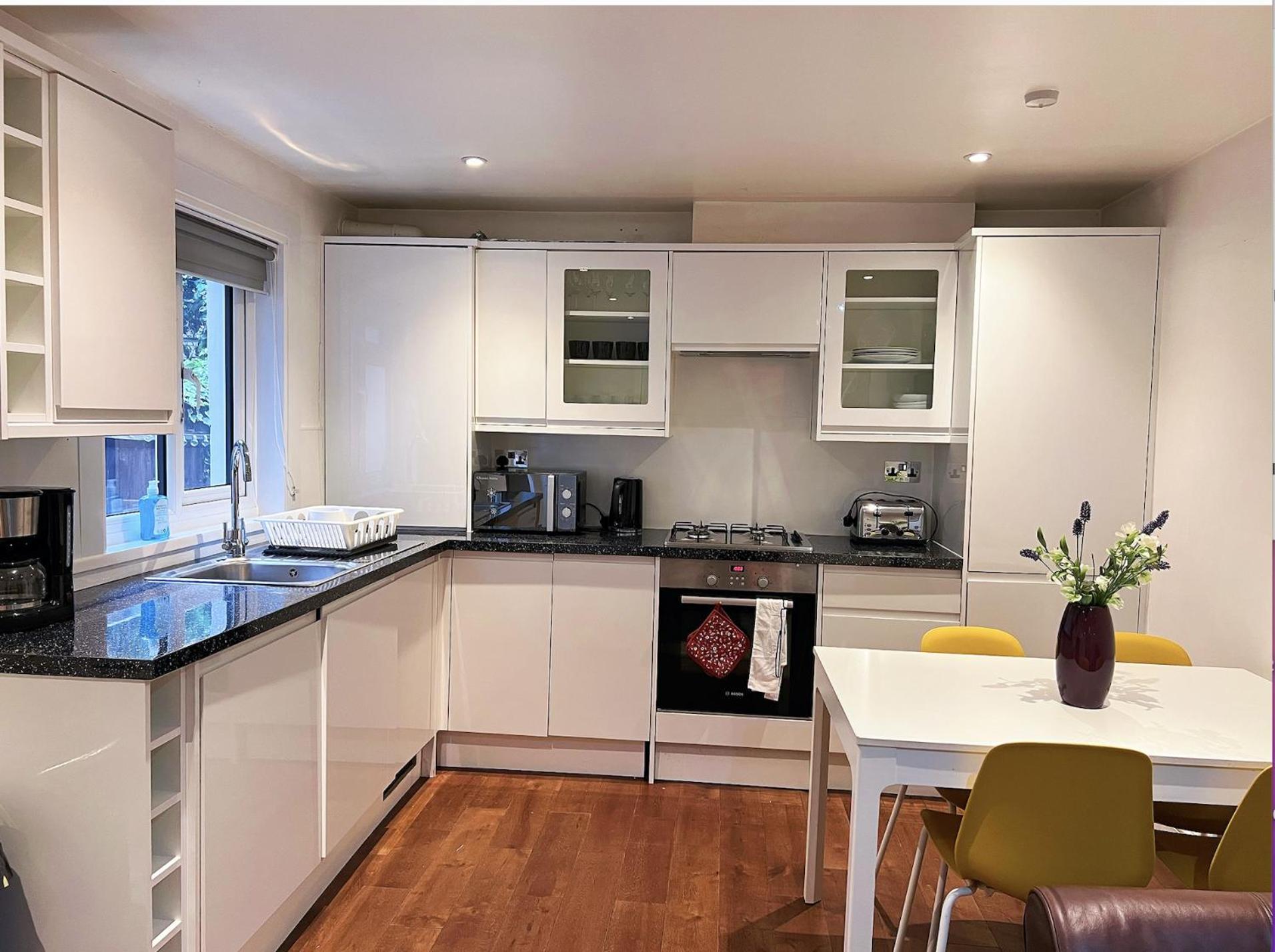 Leilighet Lovely 2 Bedroom Garden Flat In