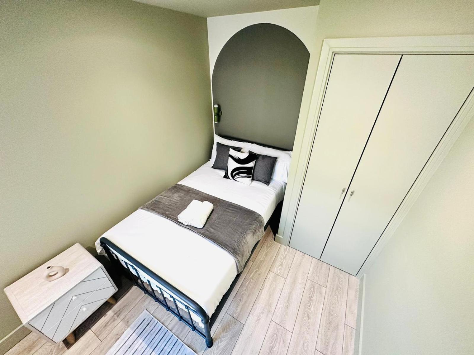 Boutique Ensuite Like *