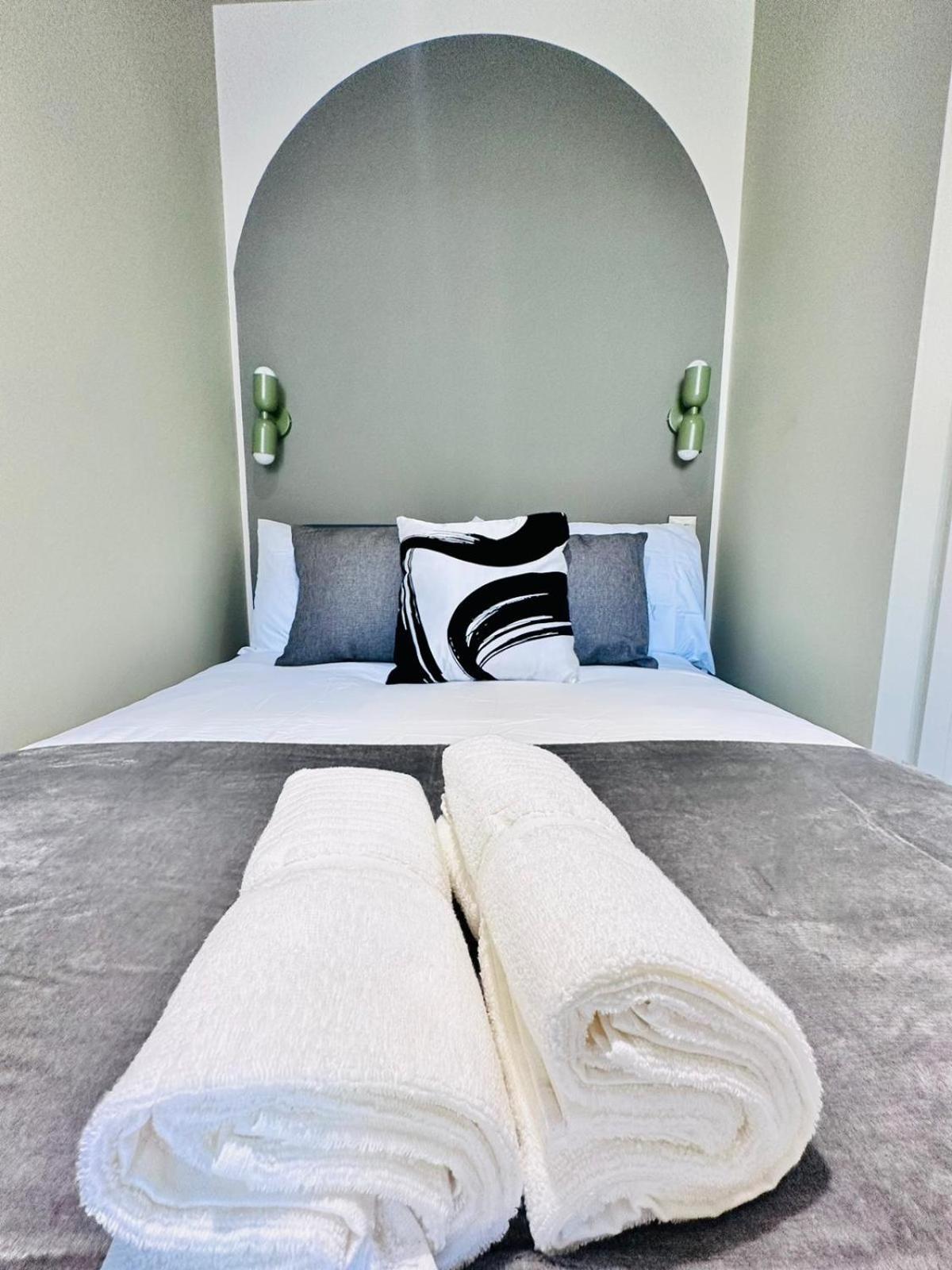Boutique Ensuite Like *