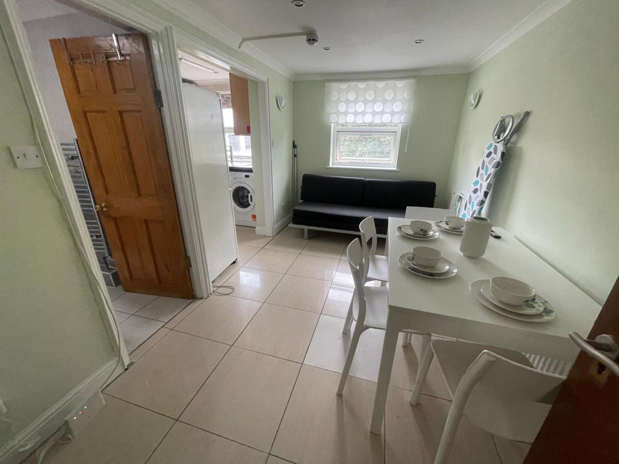 Entire 3 Bedroom - Minutes To Emirates Stadium! Ferienhaus London