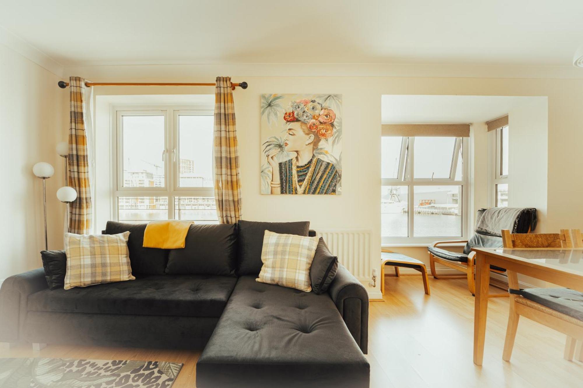 Apartment Luxury Riverview 2bed Apt- 5 Mins From Excel London, Canary Wharf, 02 Arena - Free Parking - Playstation 4 Provided *