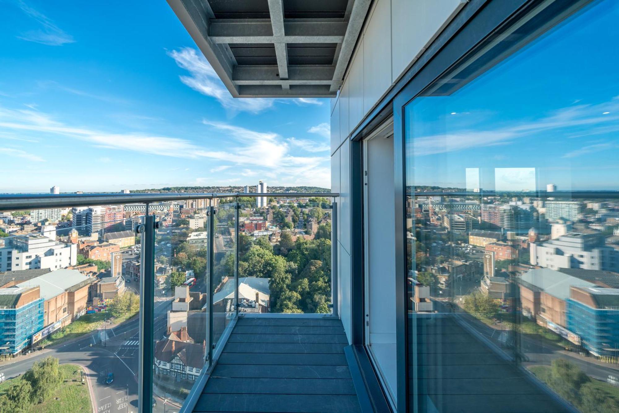 Apartment Skyvillion - River Thames Floor By Woolwich Ferry, Mins To Excel, O2 Arena , Airport With Parking *