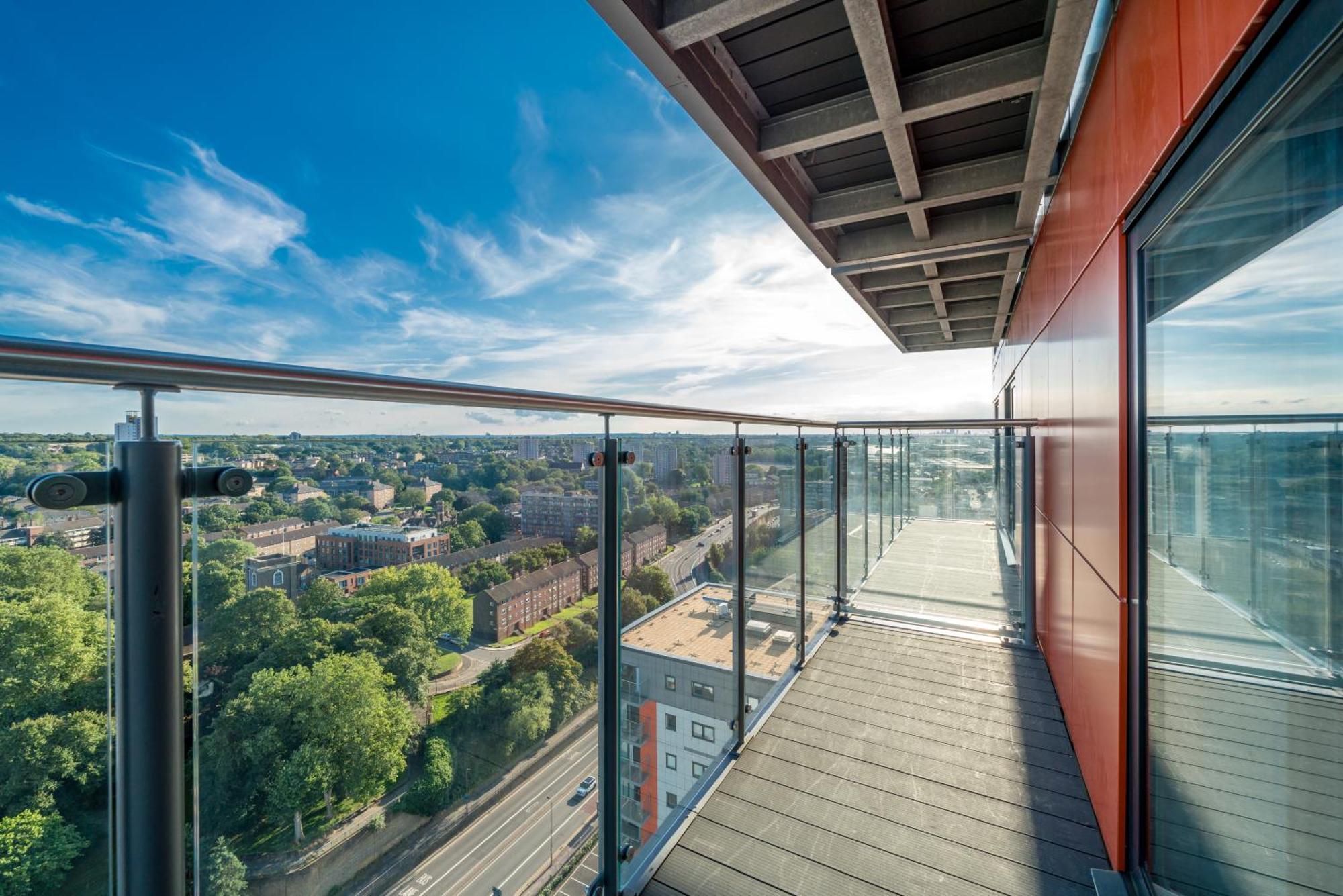 Skyvillion - River Thames Floor By Woolwich Ferry, Mins To Excel, O2 Arena , Airport With Parking Apartment *
