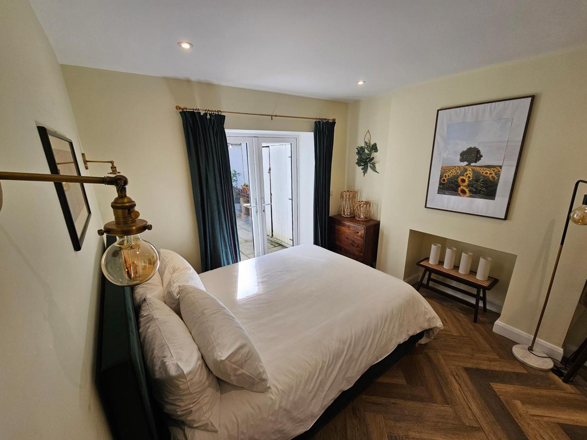 Spacious & Renovated 1-bed Garden Flat In Leilighet London