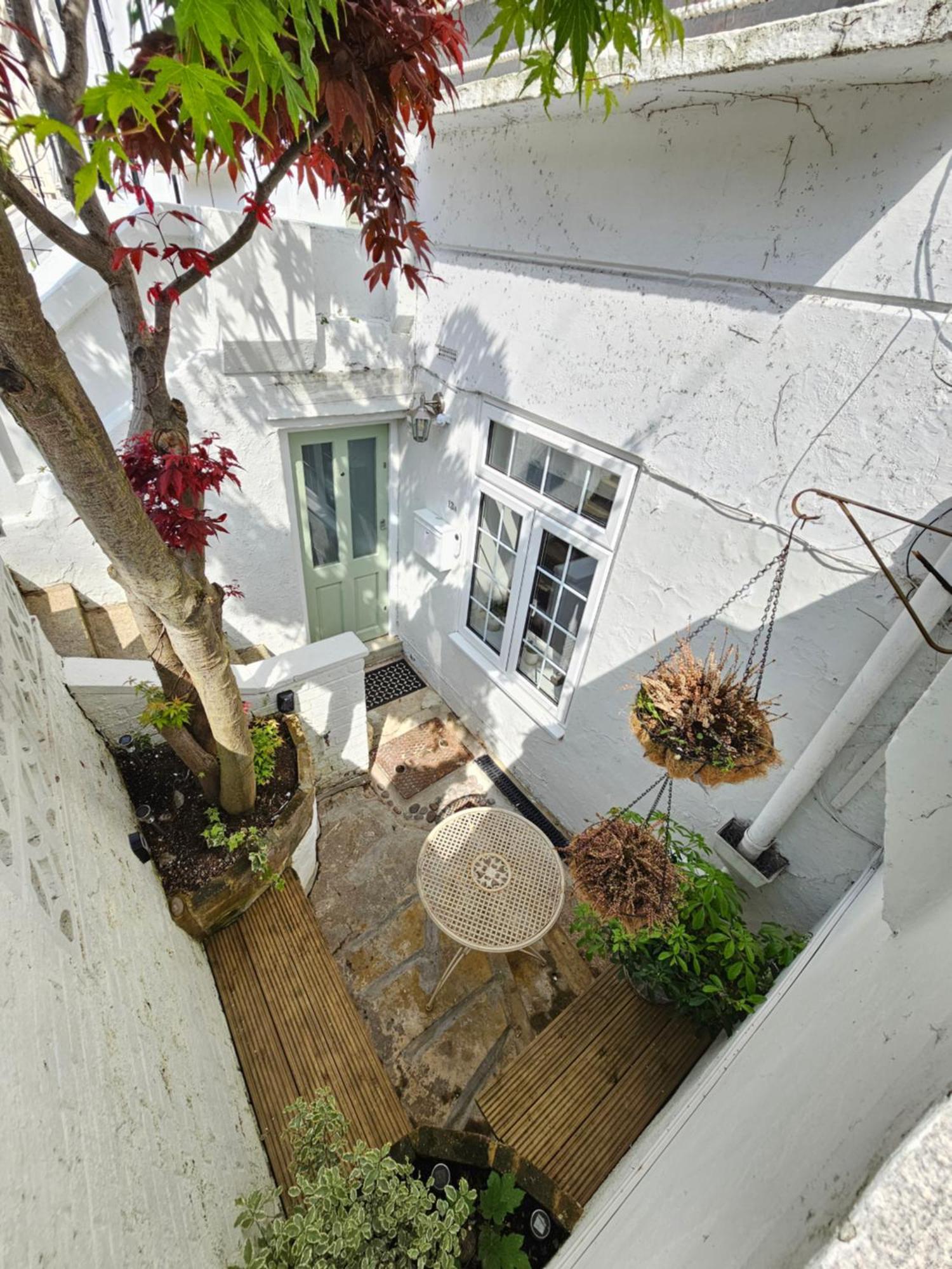 Leilighet Spacious & Renovated 1-bed Garden Flat In *