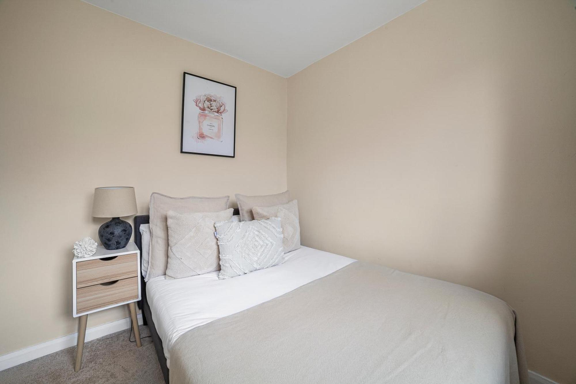 Apartment The Acton Luxury Premium London
