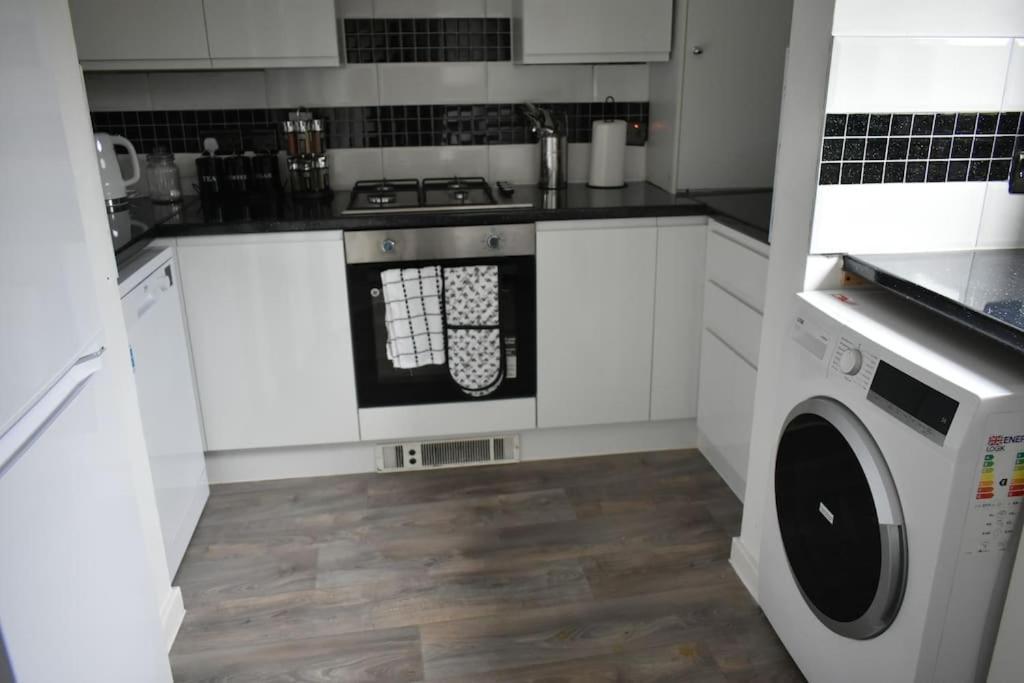 Tottenham Hotspurs At The Gascoigne Apartment *