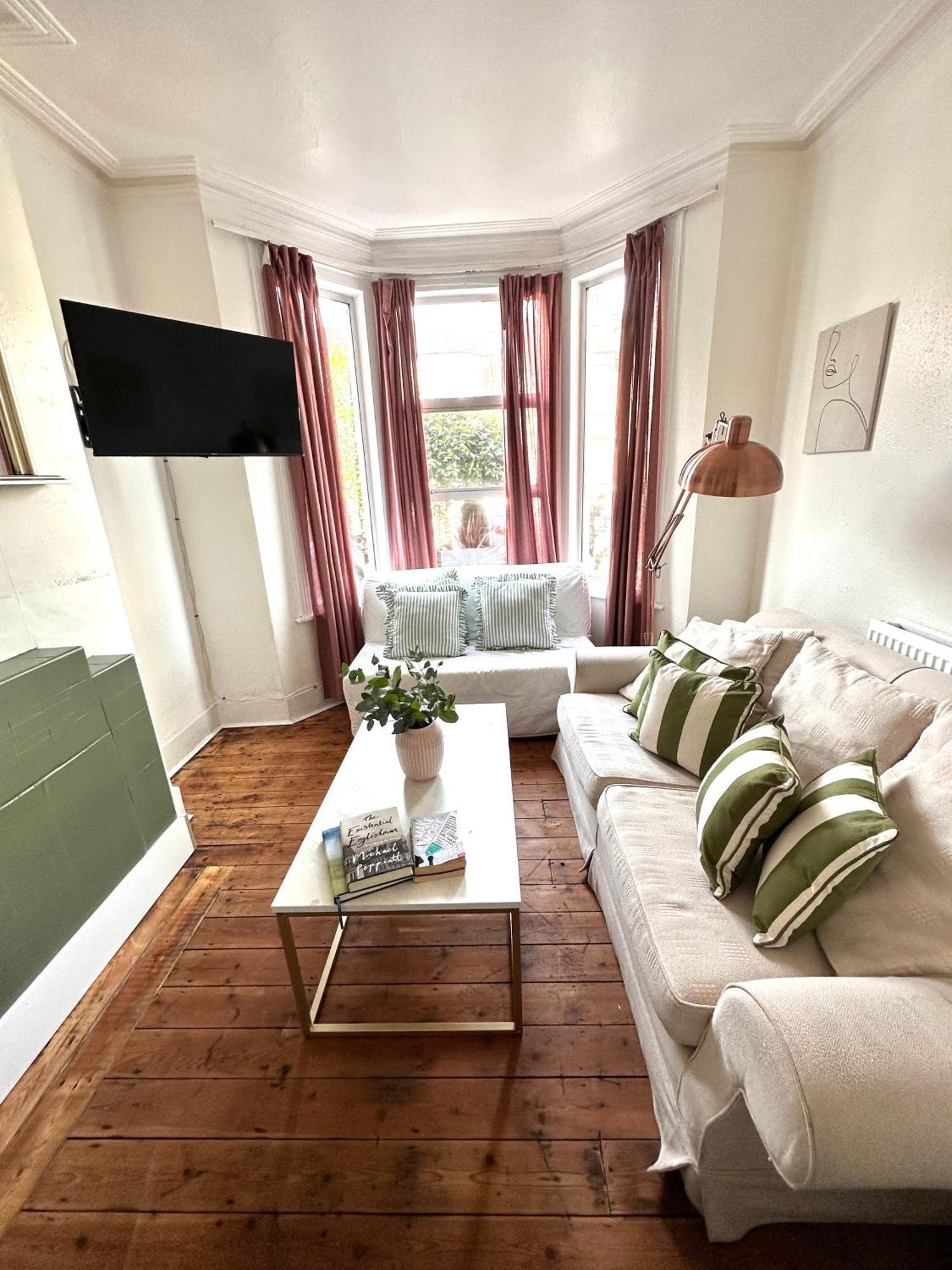 Holiday home Charming, Renovated In Willesden *