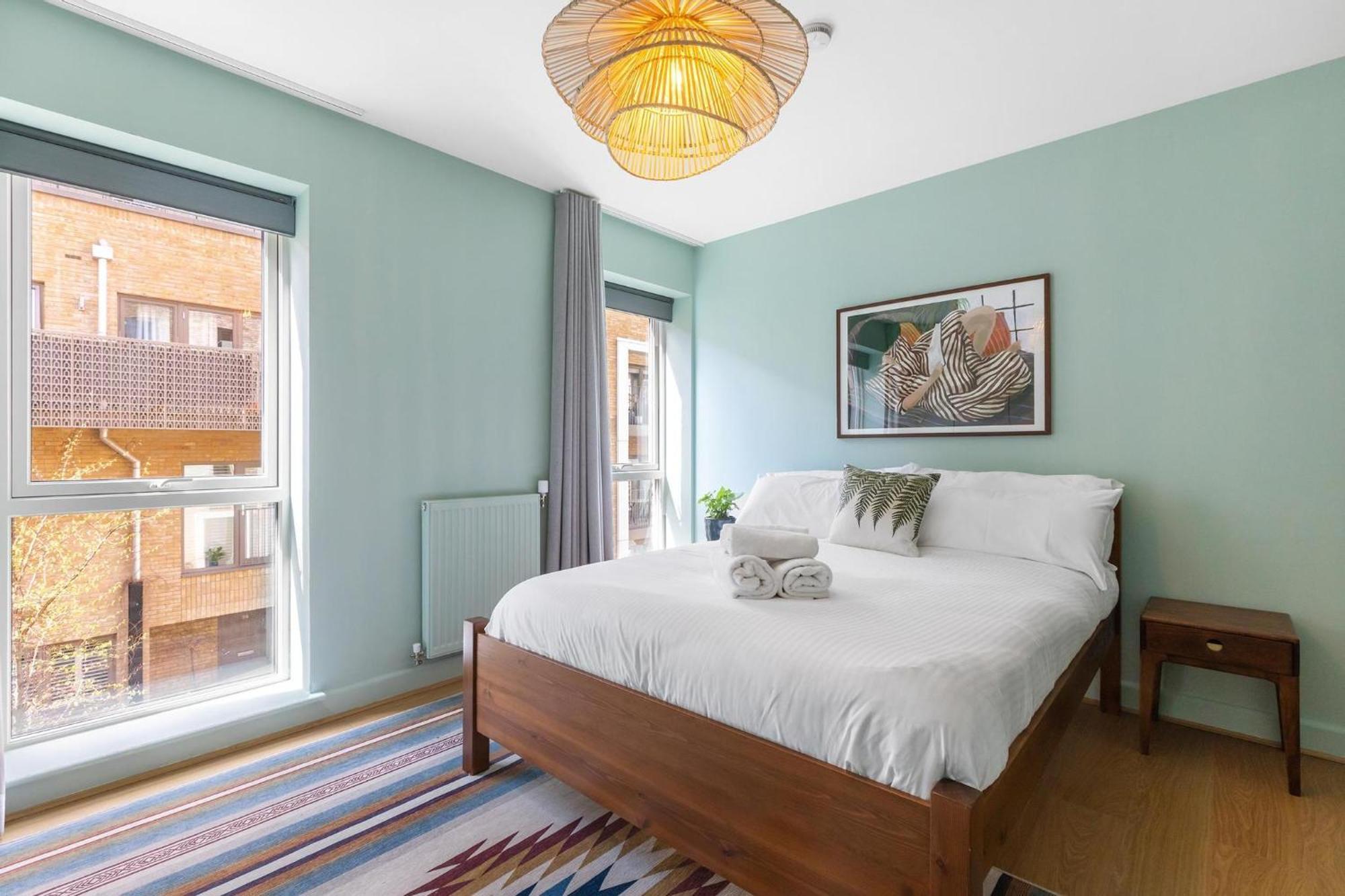 Designer 2bed 3bath Duplex - 20mins2central London! Apartment