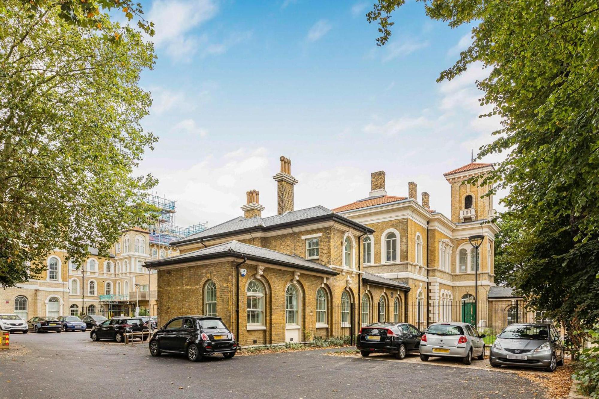 Designer 2bed 3bath Duplex - 20mins2central London! Apartment *