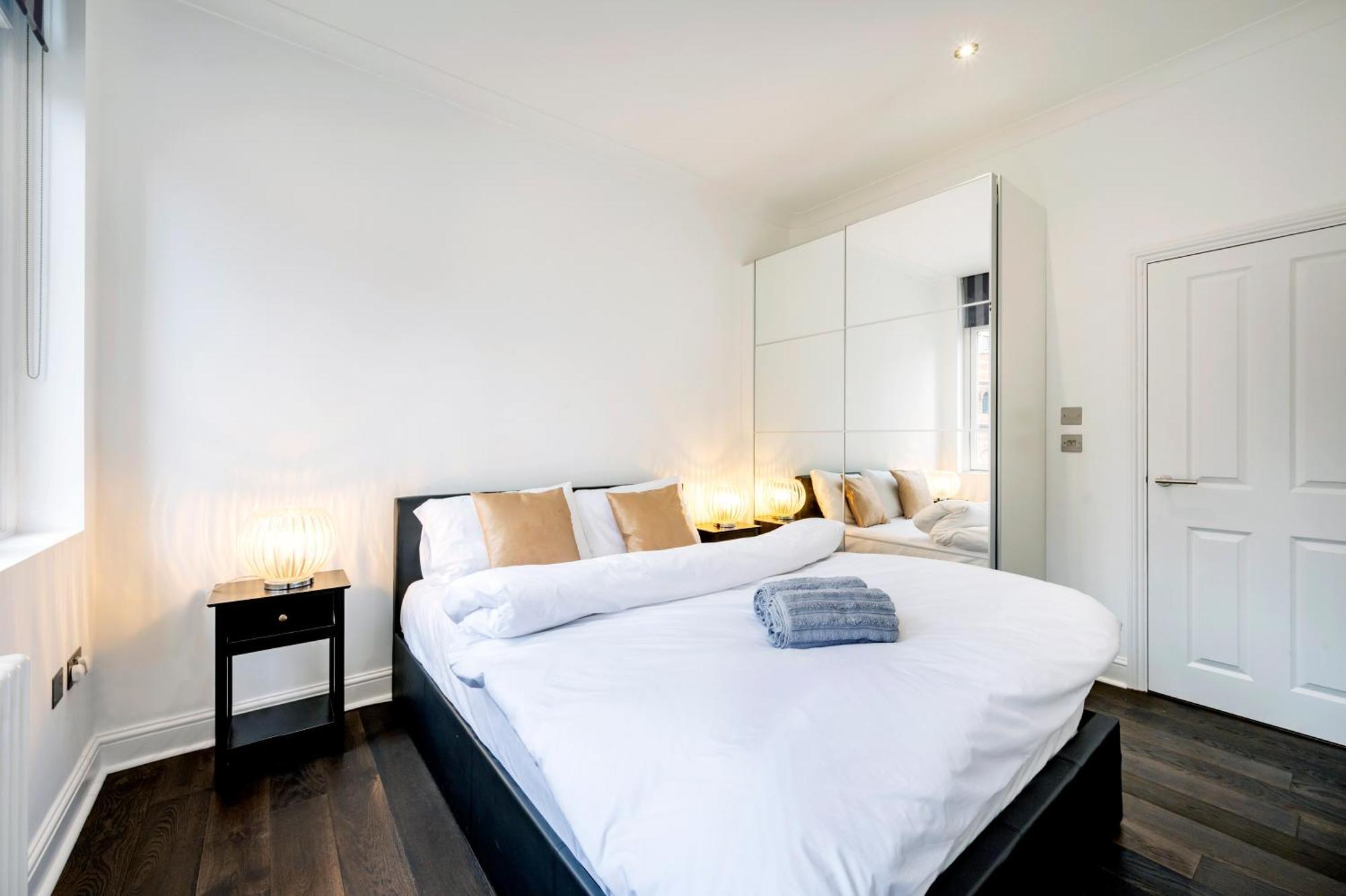Apartment High End Two Bedroom Apartment, Covent Garden London