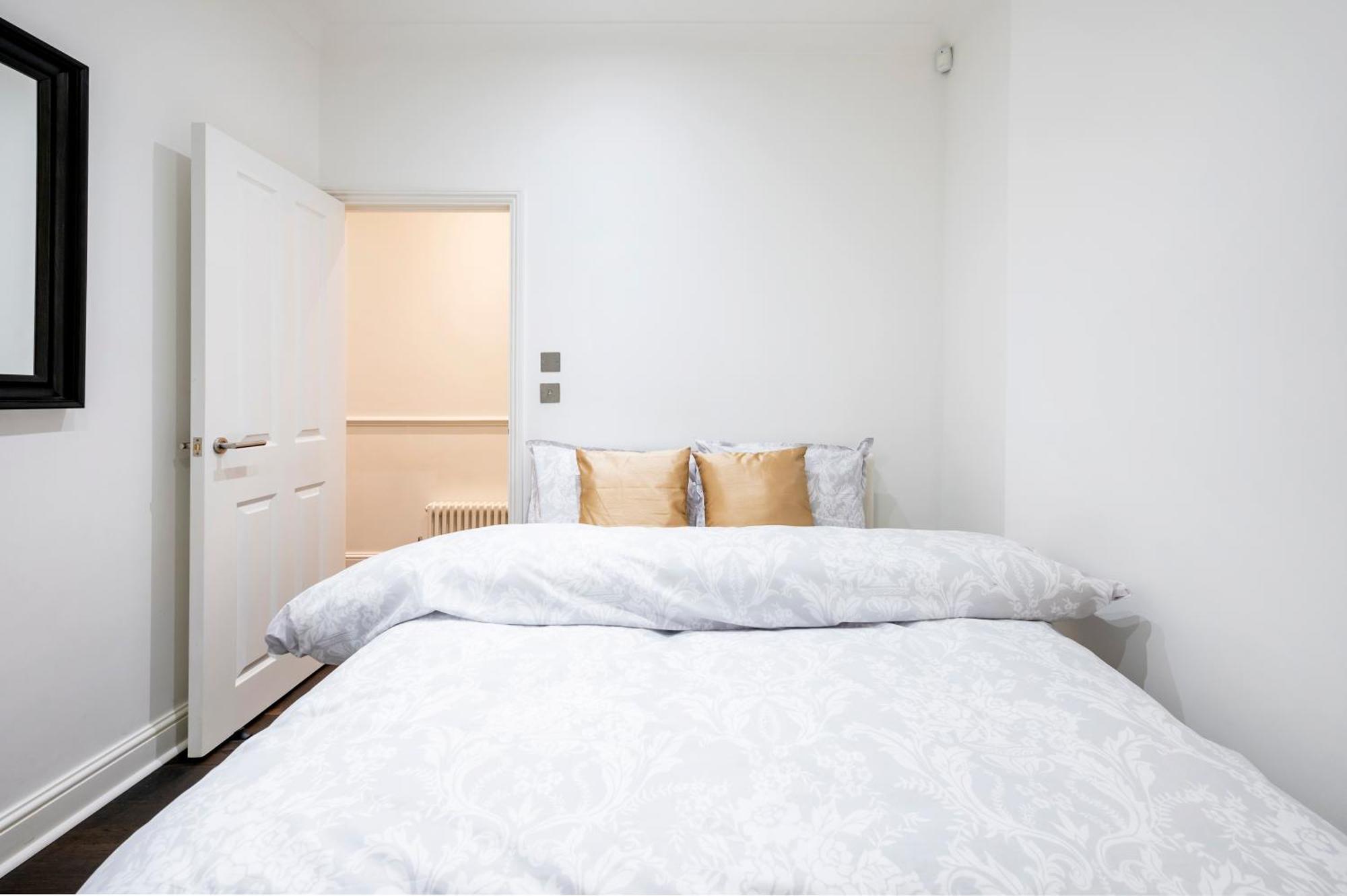 High End Two Bedroom Apartment, Covent Garden London