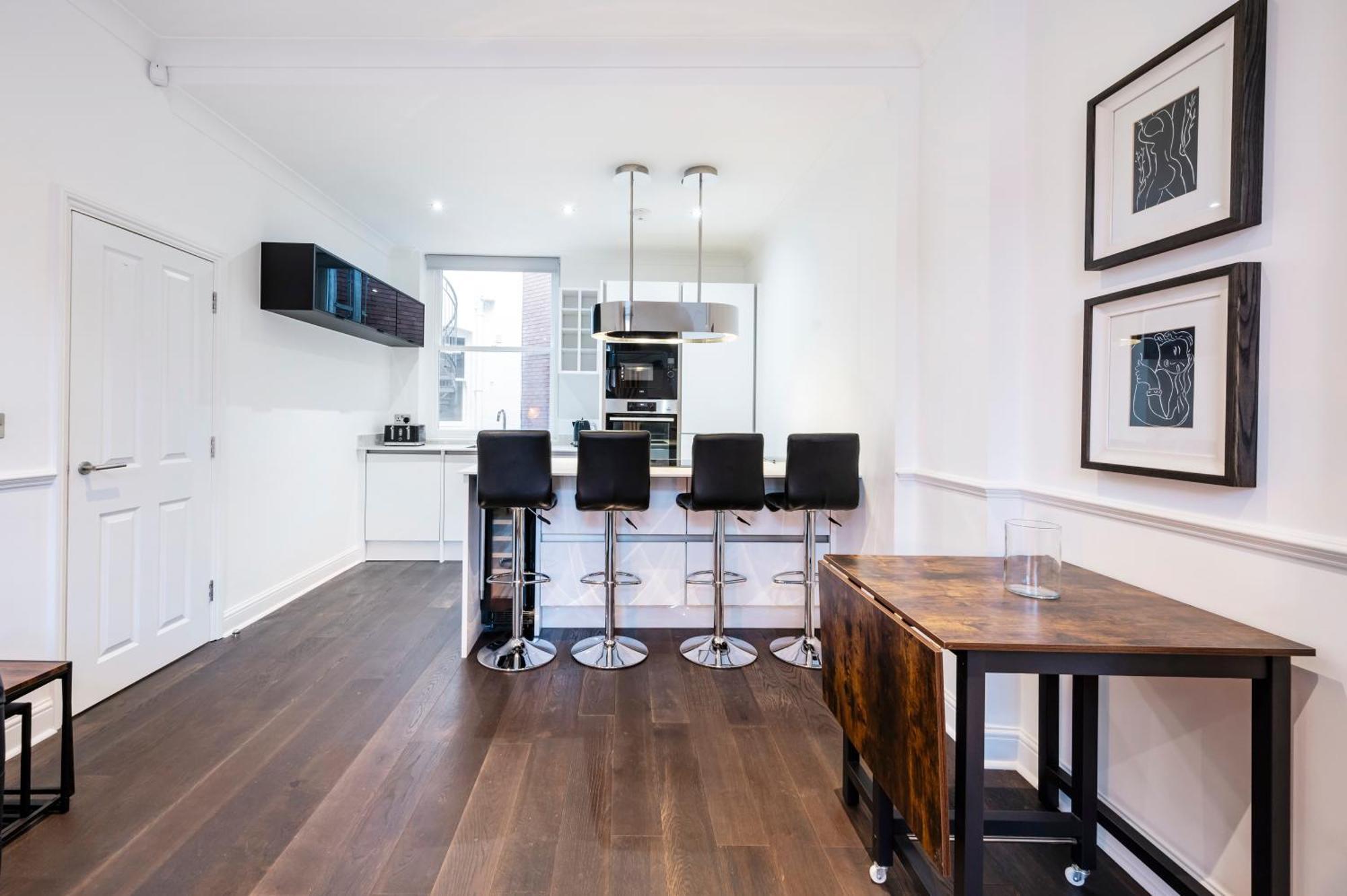 High End Two Bedroom Apartment, Covent Garden Apartment London