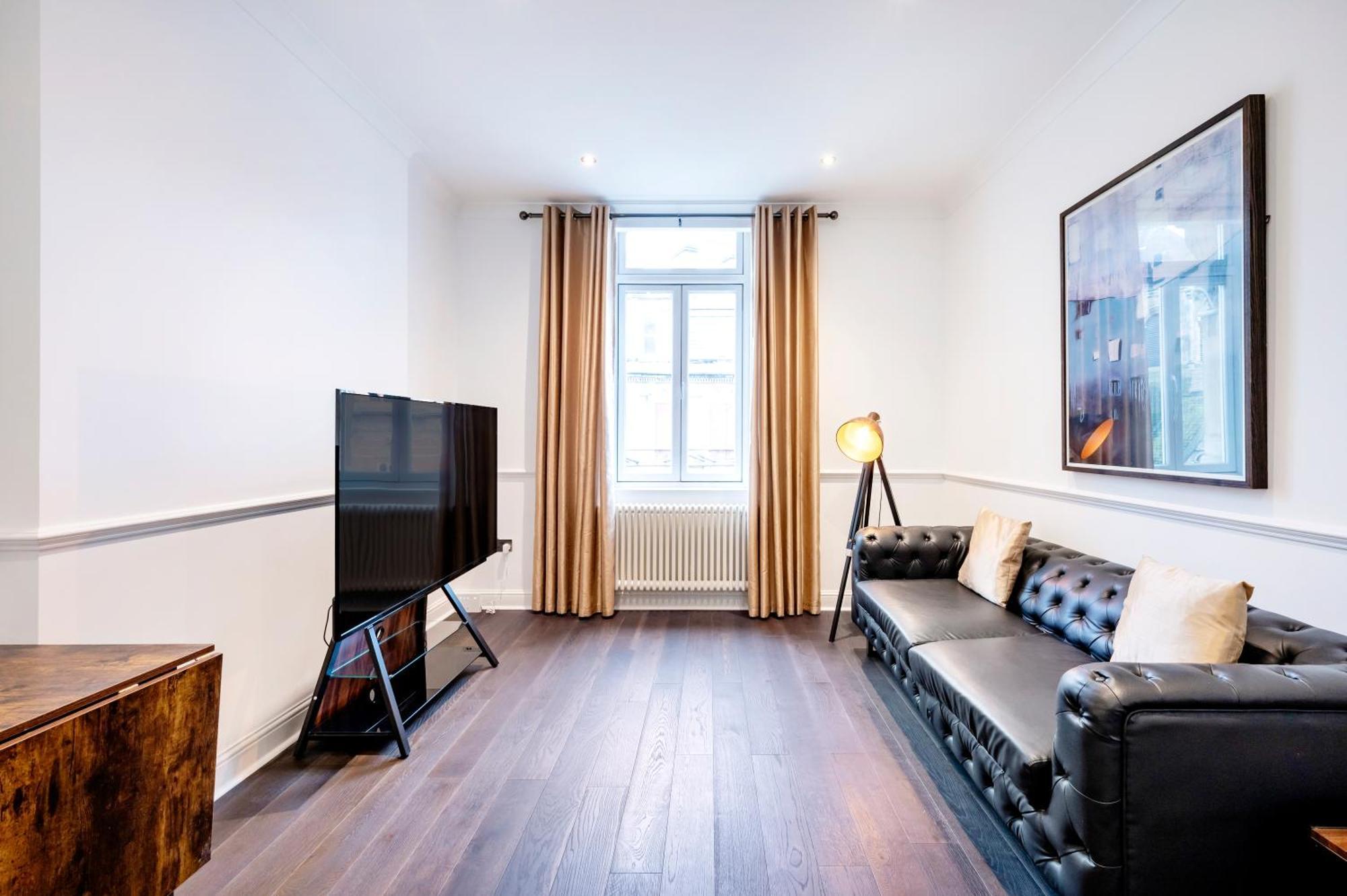 Apartment High End Two Bedroom Apartment, Covent Garden London