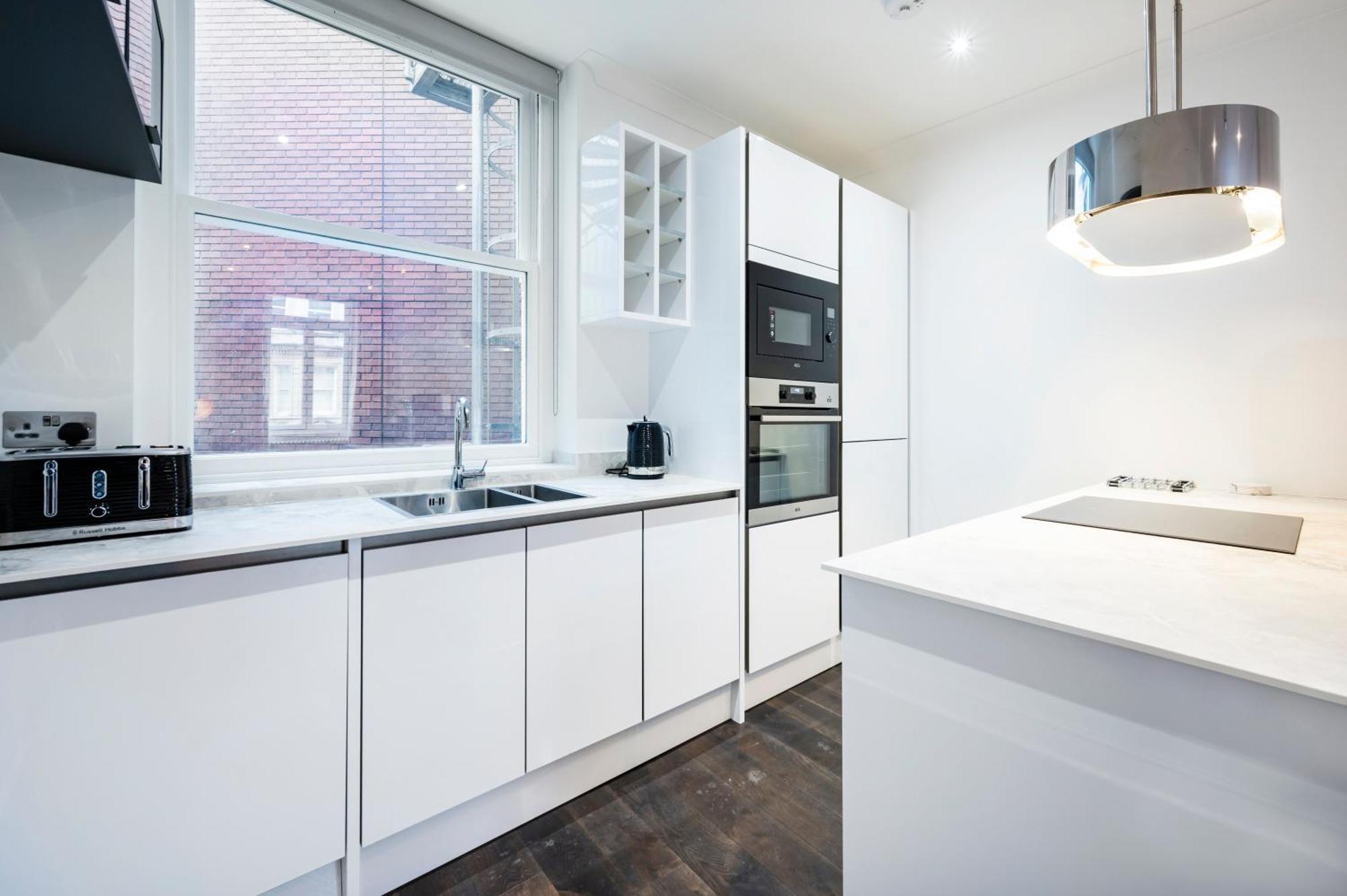 High End Two Bedroom Apartment, Covent Garden Apartment London