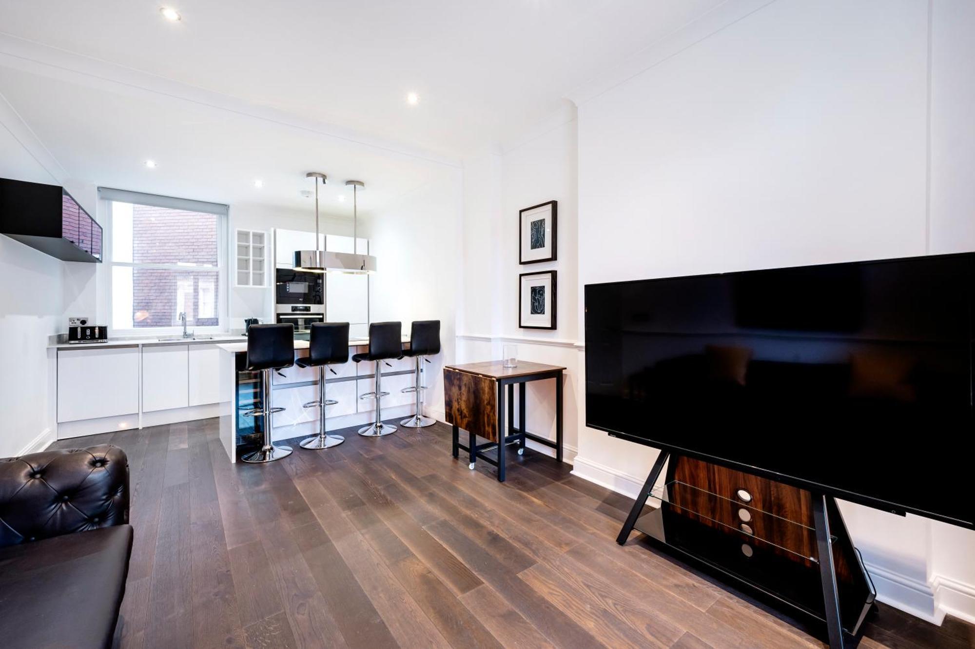 Apartment High End Two Bedroom Apartment, Covent Garden London