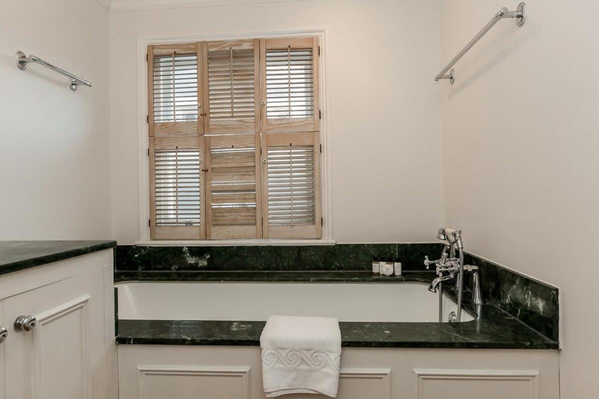 Stunning 3br With Terrace In Knightsbridge Holiday home London